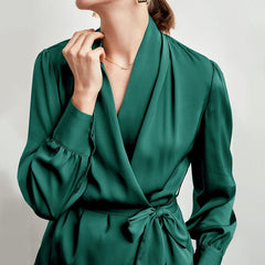 V Camisa de seda de blusa de seda pura en V cuello con cinturón para mujeres