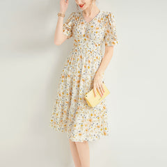 Gelbe blumige Seide Midi -Kleid mit Puffärmel und gestufter Rock