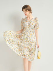 Gelbe blumige Seide Midi -Kleid mit Puffärmel und gestufter Rock