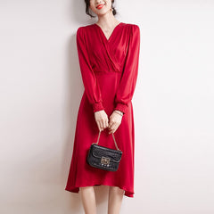 Red elegantes V-Ausschnitt mit V-Ausschnitt und Langarm Seiden Midi Kleid