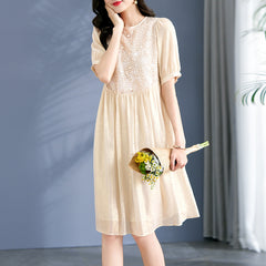 Elegant Beige Puffärmel Seidenkleid mit Spitzenmieder