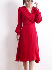 Red elegantes V-Ausschnitt mit V-Ausschnitt und Langarm Seiden Midi Kleid