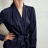 Blusa de seda pura con cuello en V Camisa superior de seda con cinturón para mujer
