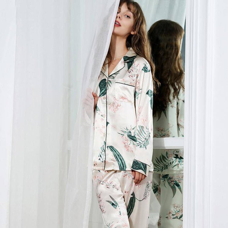 Luxuriöse Seiden-Nachtwäsche mit langem Blumendruck aus Maulbeerseide. Bestes Seiden-Pyjama-Set für Damen
