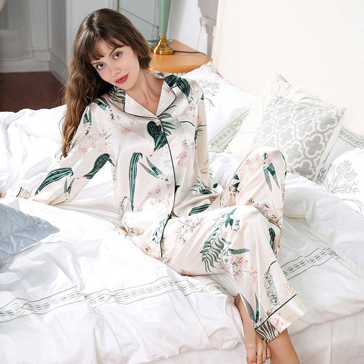 Luxuriöse Seiden-Nachtwäsche mit langem Blumendruck aus Maulbeerseide. Bestes Seiden-Pyjama-Set für Damen