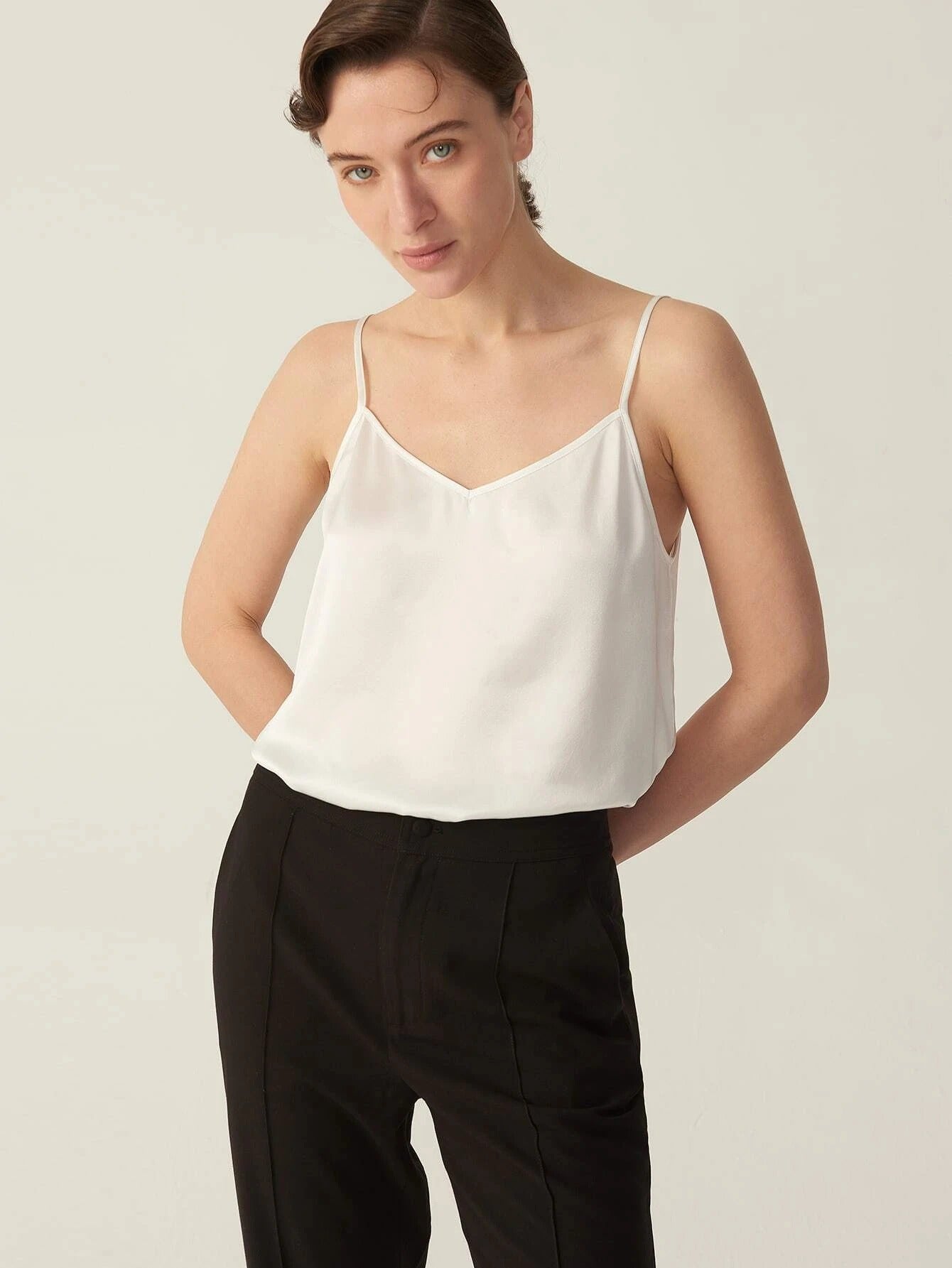 Cuello en V Seda Grado 6A 22 mm Elástico Sin mangas Recto Cami Top Camisa de seda Algunos colores