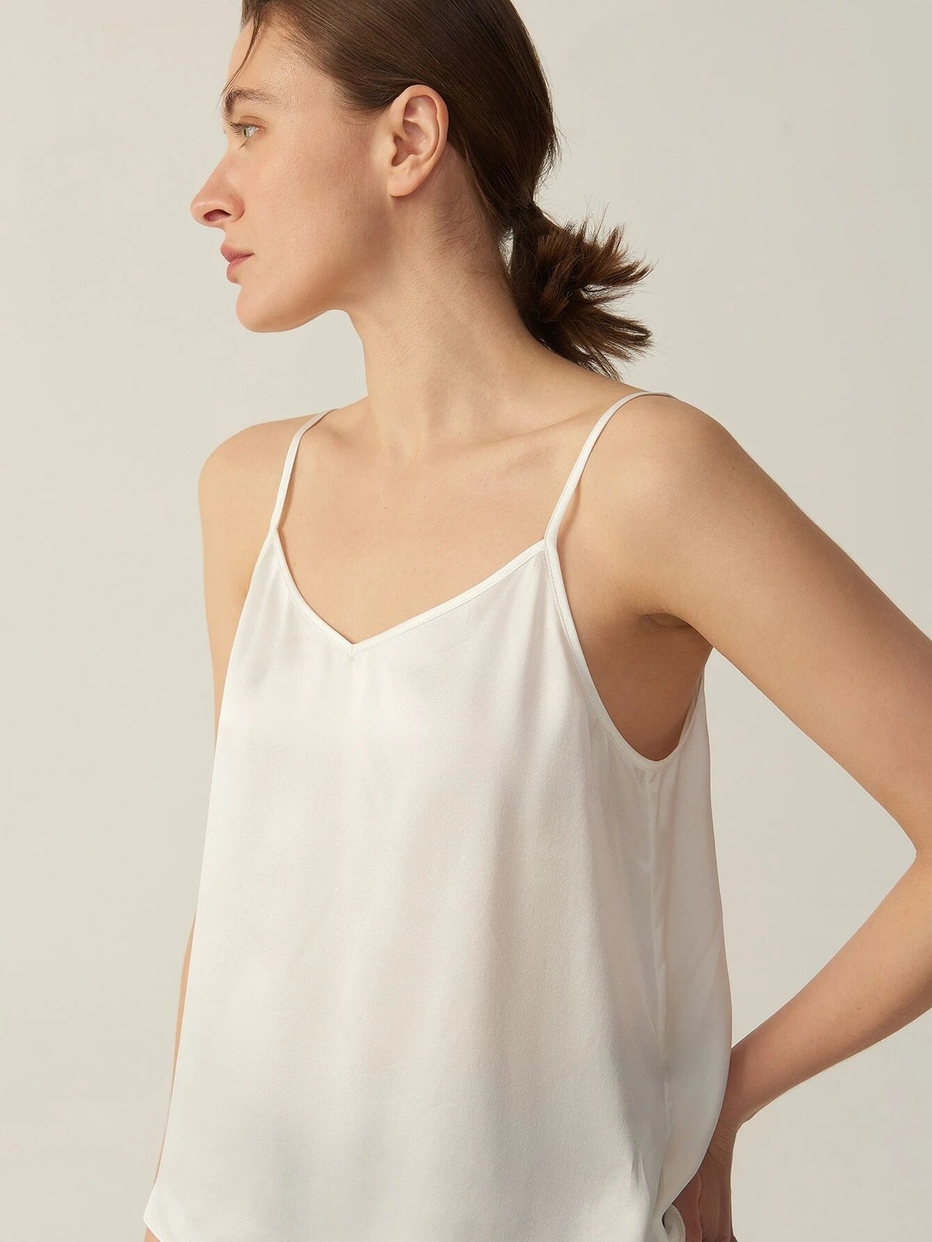 Cuello en V Seda Grado 6A 22 mm Elástico Sin mangas Recto Cami Top Camisa de seda Algunos colores