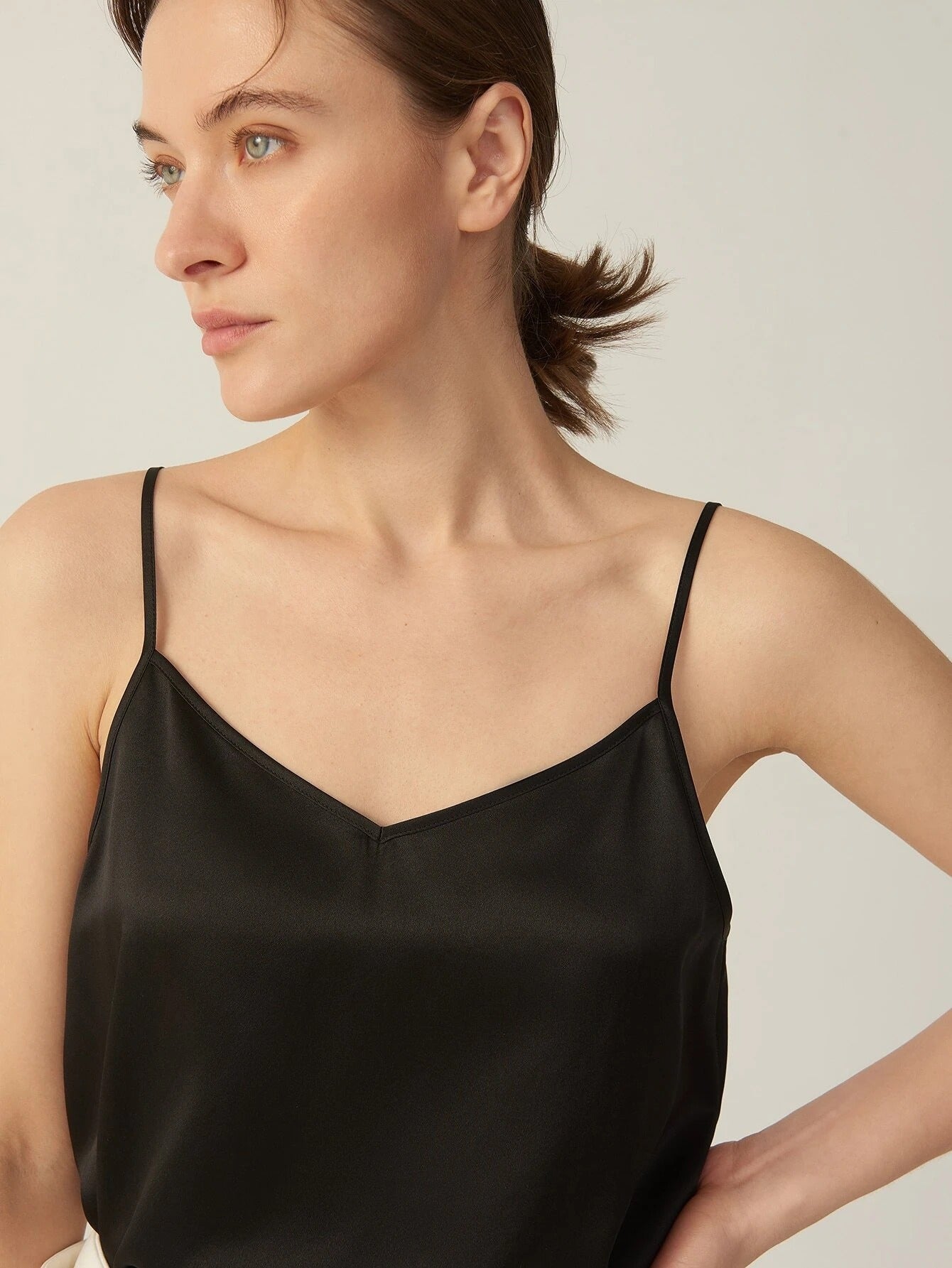 Cuello en V Seda Grado 6A 22 mm Elástico Sin mangas Recto Cami Top Camisa de seda Algunos colores