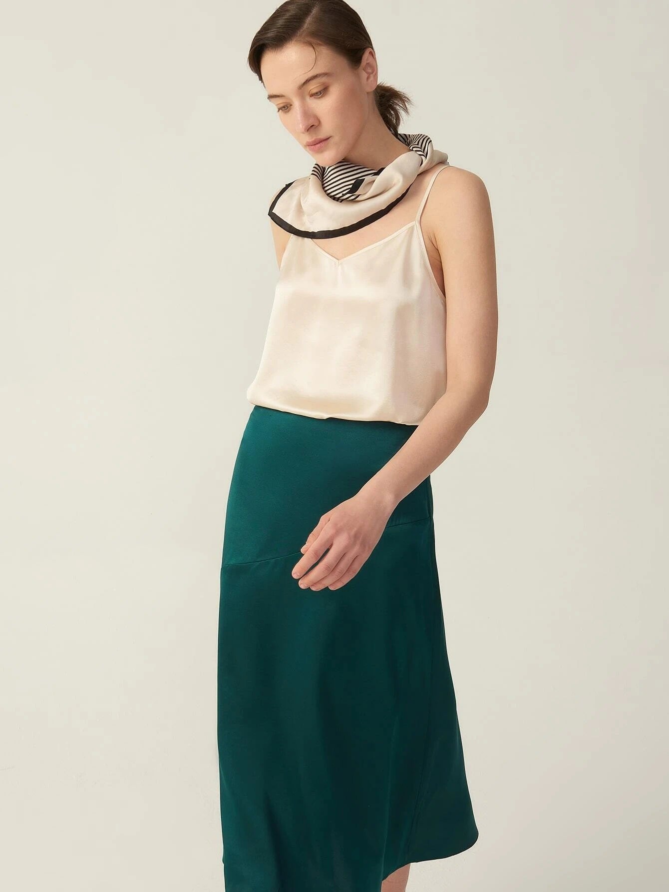 Cuello en V Seda Grado 6A 22 mm Elástico Sin mangas Recto Cami Top Camisa de seda Algunos colores