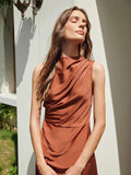 Klassisches, einfaches, drapiertes, asymmetrisches, ärmelloses, einteiliges Kleid aus Seide