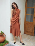 Klassisches, einfaches, drapiertes, asymmetrisches, ärmelloses, einteiliges Kleid aus Seide