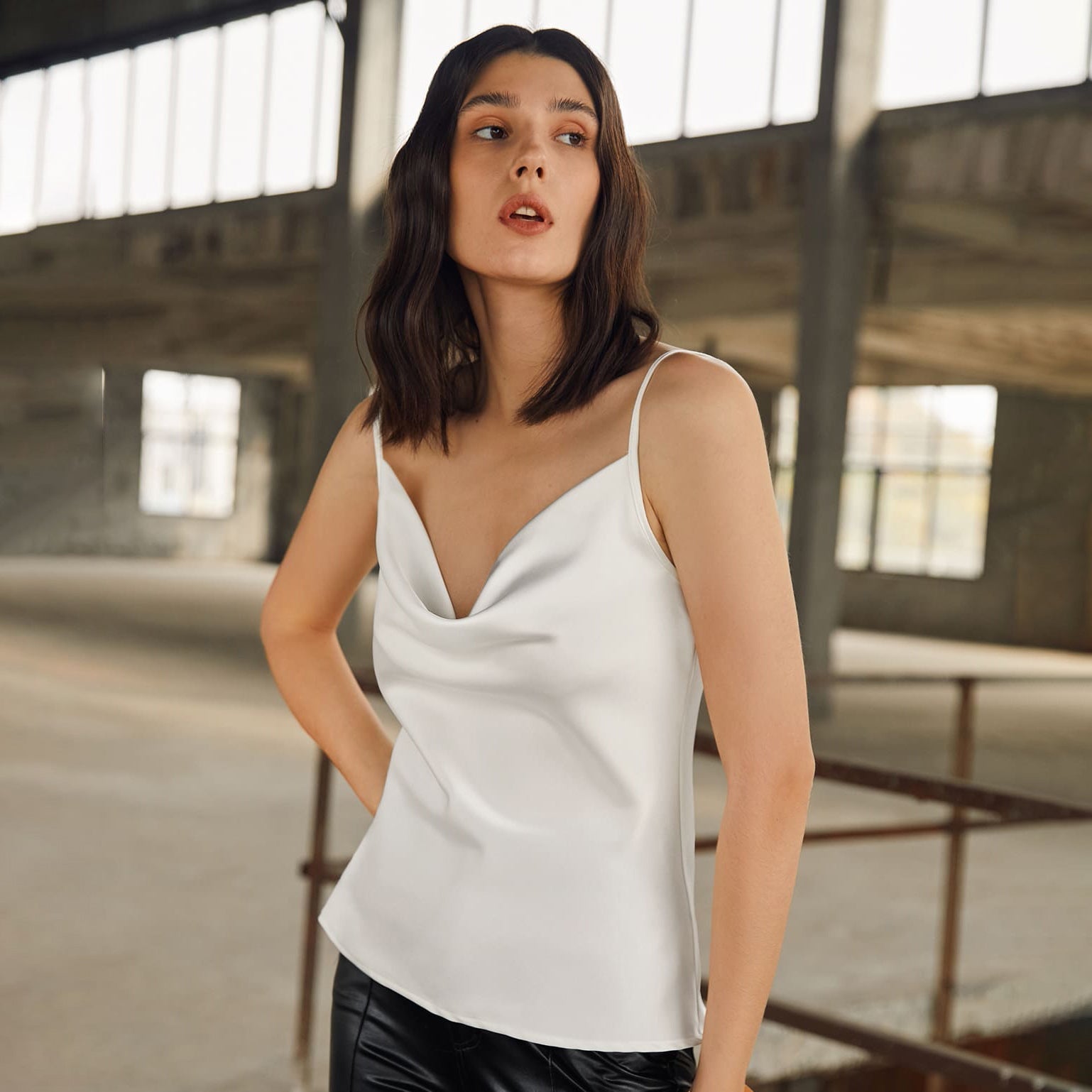 https://www.dianasilk.com/cdn/shop/products/sexy-swing-collar-silk-camisole-22-mm-silk-tank-top-sleeveless-silk-vest-355199.jpg?v=1656501983