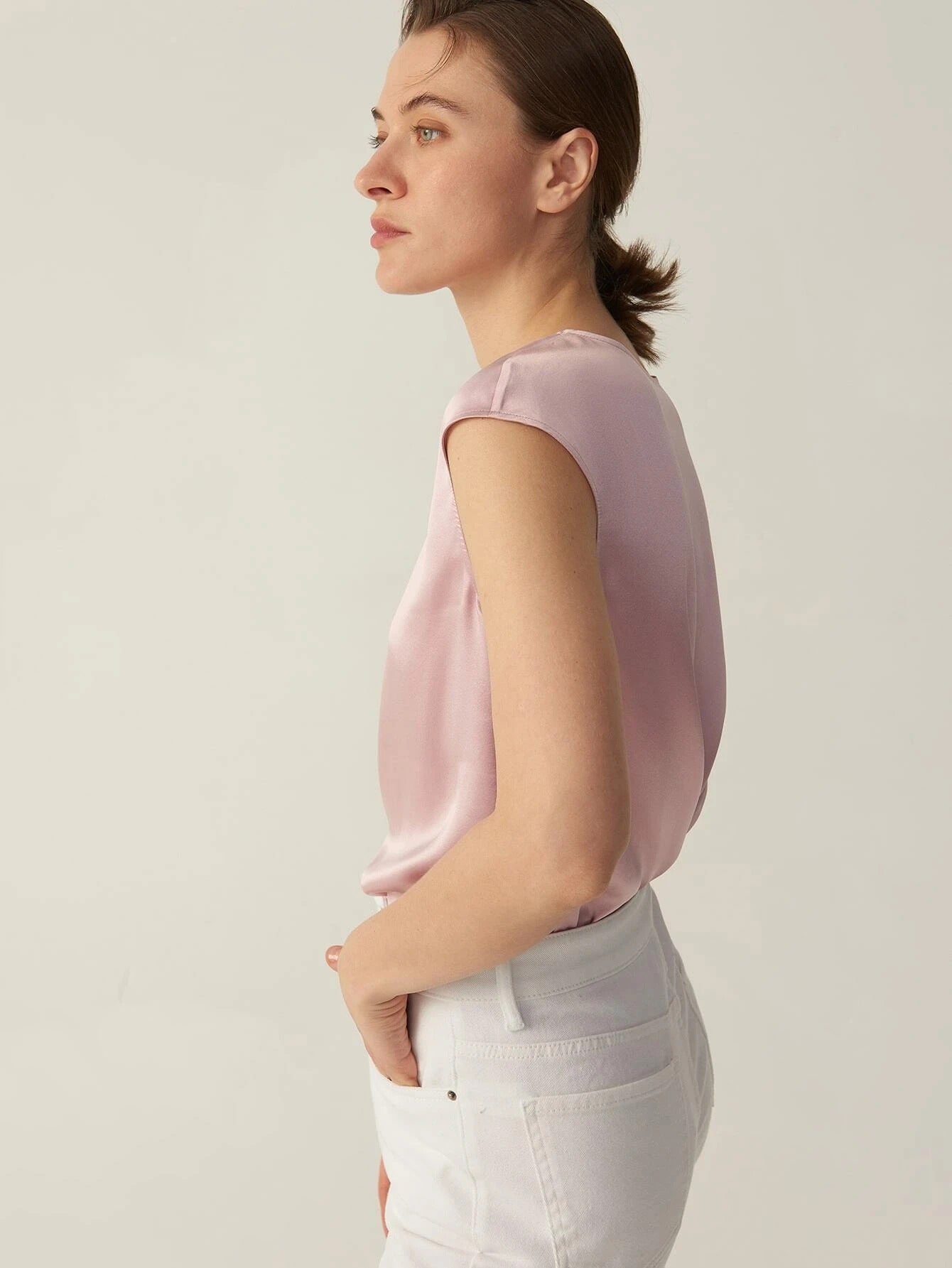 Simple Pure 100% 22mm Mulberry Silk Grade 6a Sleeveless  Silk T Shirt for Women
