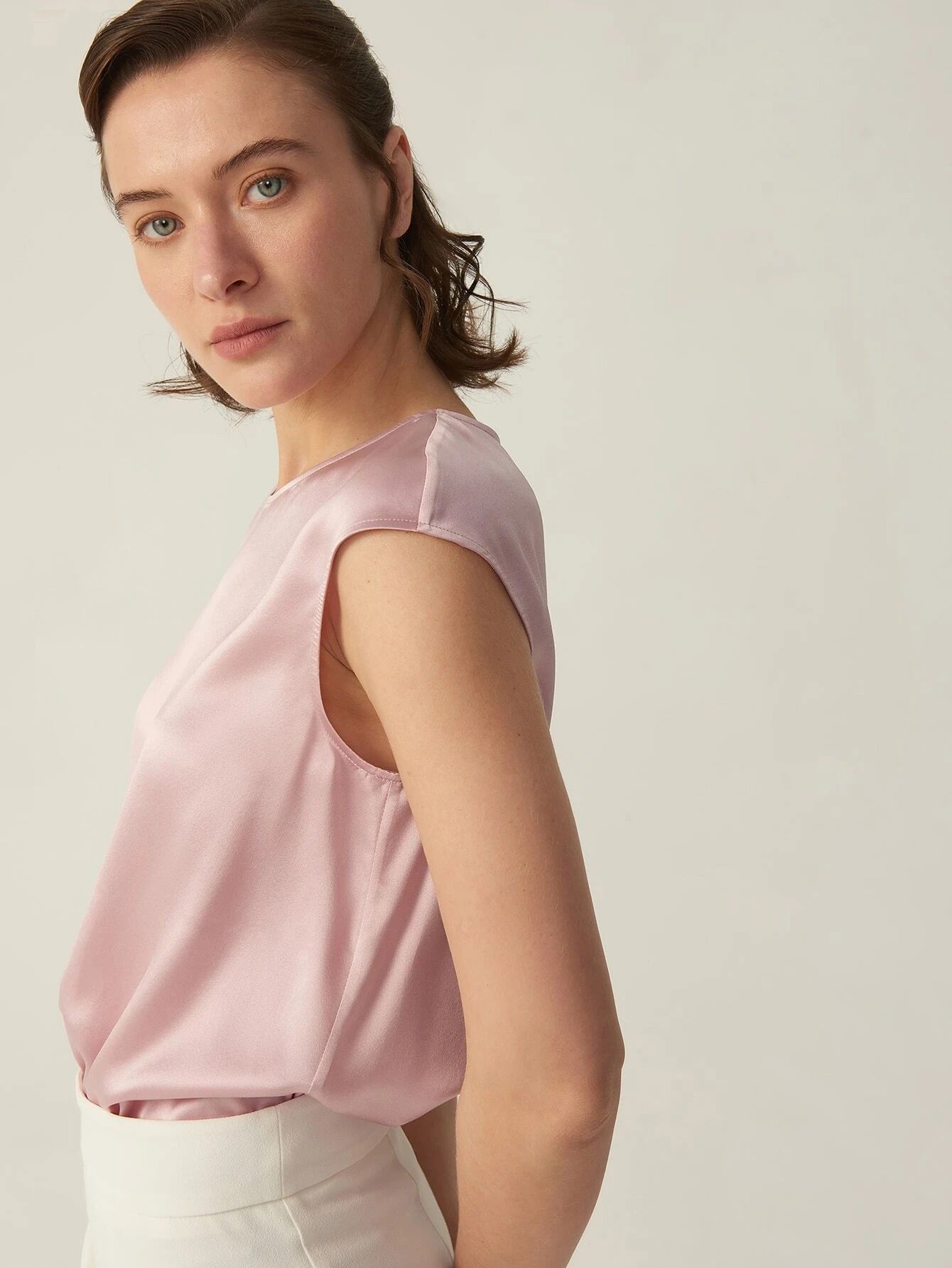 Simple Pure 100% 22mm Mulberry Silk Grade 6a Sleeveless  Silk T Shirt for Women