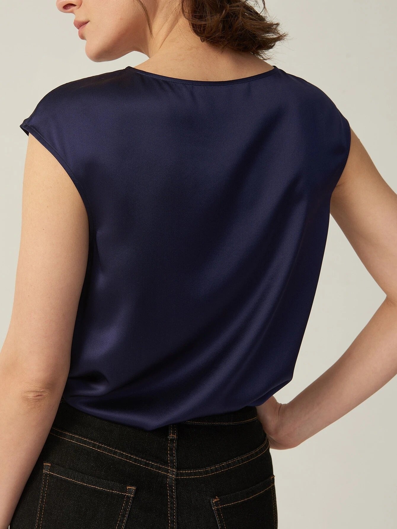 Simple Pure 100% 22mm Mulberry Silk Grade 6a Sleeveless  Silk T Shirt for Women