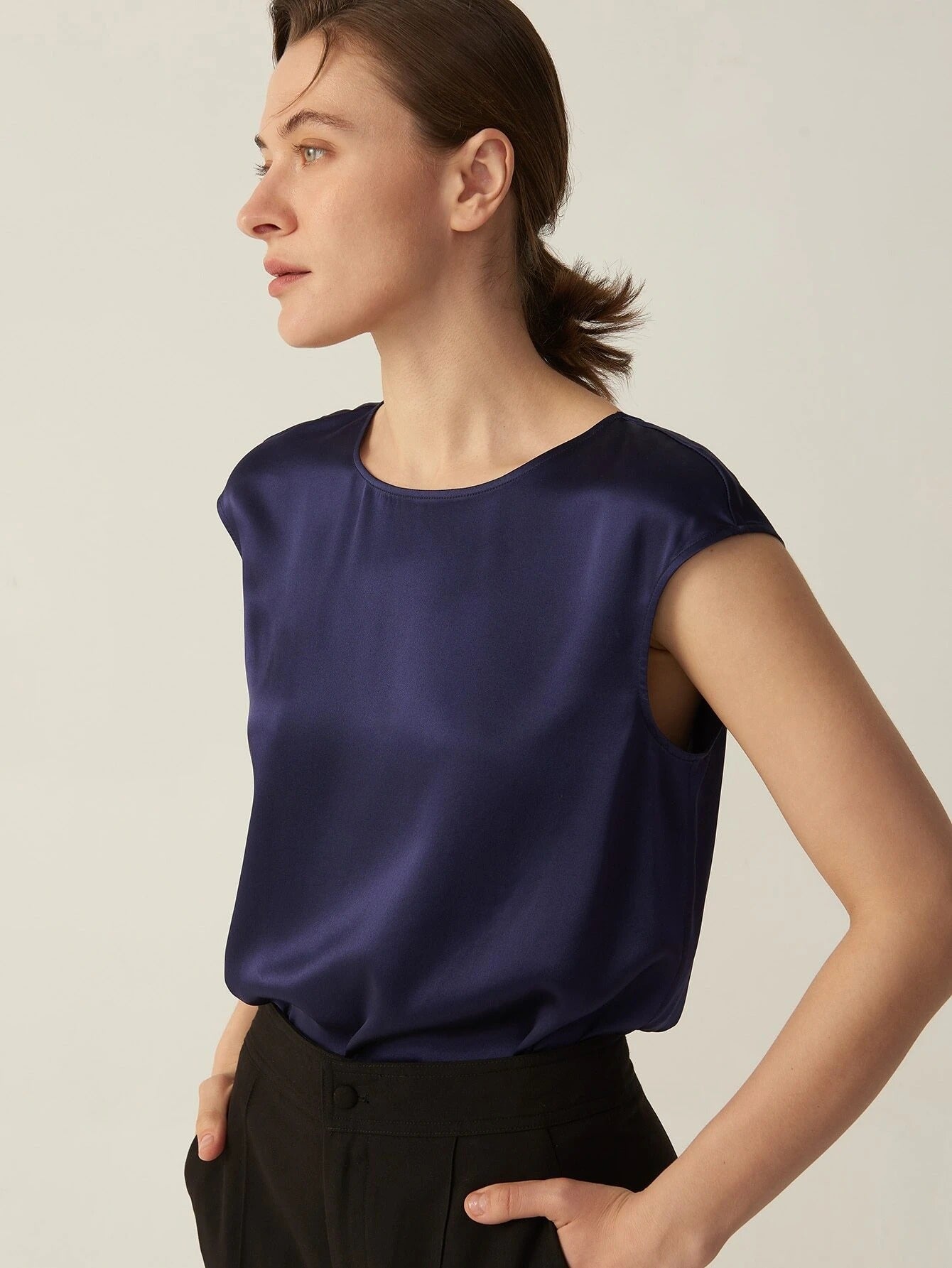 Simple Pure 100% 22mm Mulberry Silk Grade 6a Sleeveless  Silk T Shirt for Women