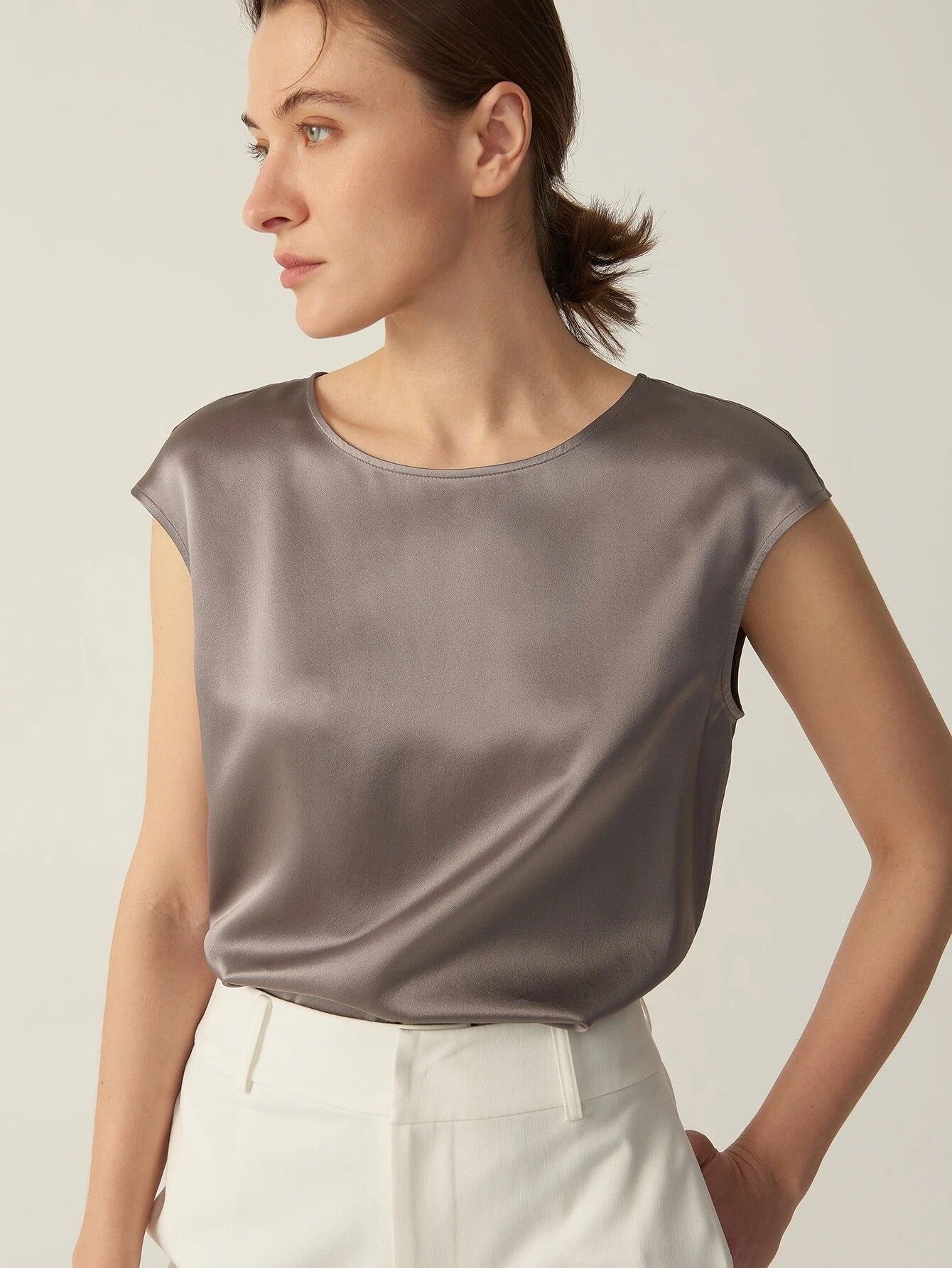 Simple Pure 100% 22mm Mulberry Silk Grade 6a Sleeveless  Silk T Shirt for Women