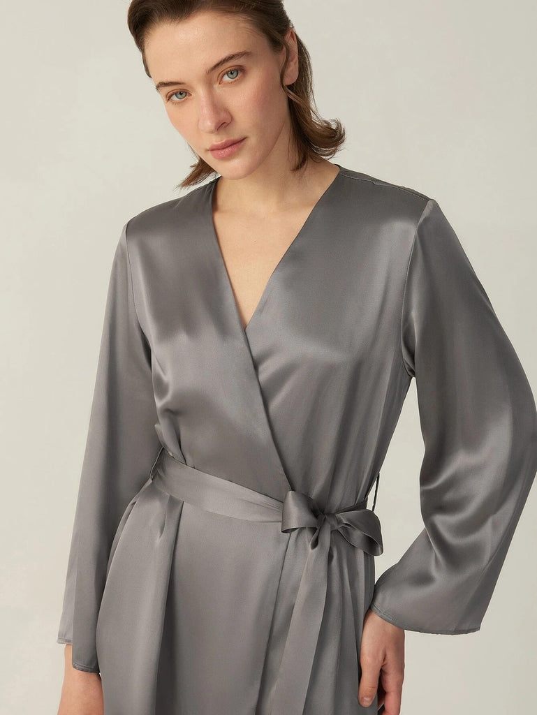 V-Ausschnitt Mulberry Short Silk Long Sleeve für Frauen 100% reine Seide Nachthemd mit Gürtel