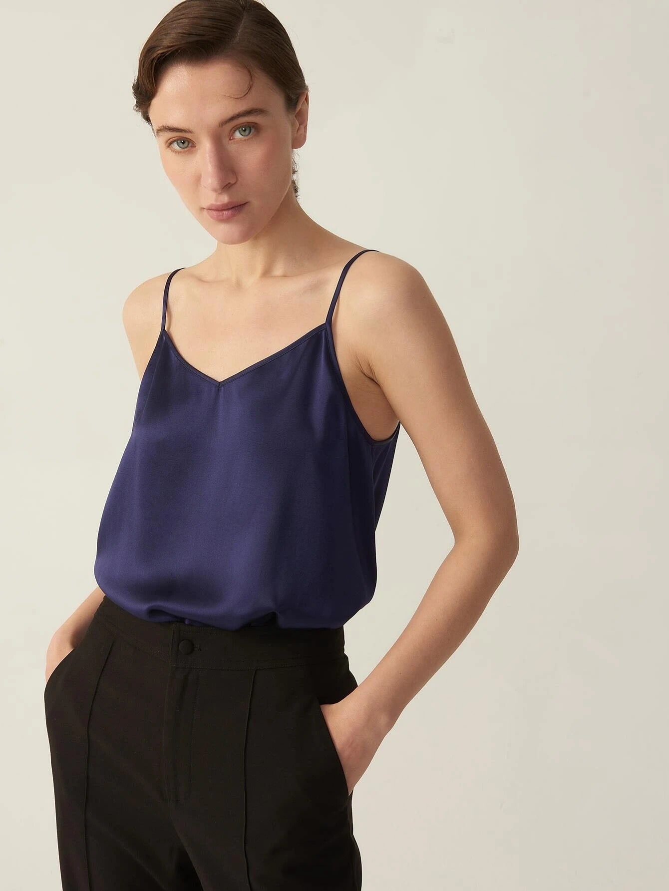 Cuello en V Seda Grado 6A 22 mm Elástico Sin mangas Recto Cami Top Camisa de seda Algunos colores