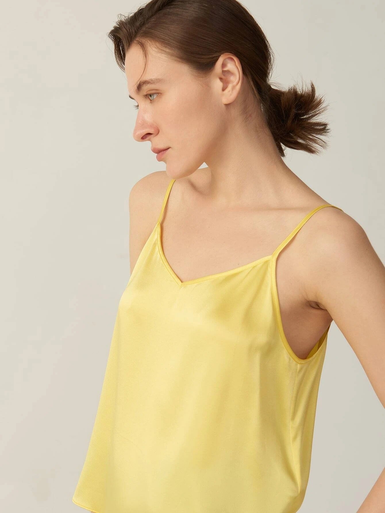 Cuello en V Seda Grado 6A 22 mm Elástico Sin mangas Recto Cami Top Camisa de seda Algunos colores
