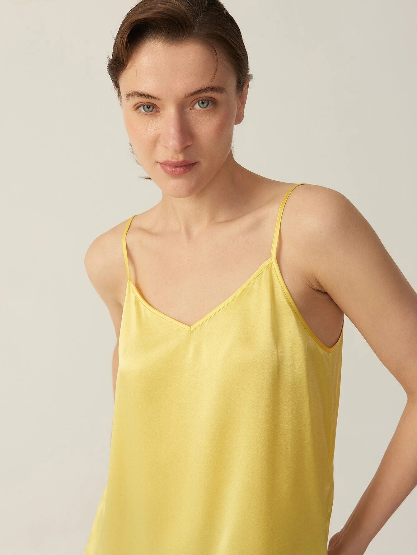 Cuello en V Seda Grado 6A 22 mm Elástico Sin mangas Recto Cami Top Camisa de seda Algunos colores