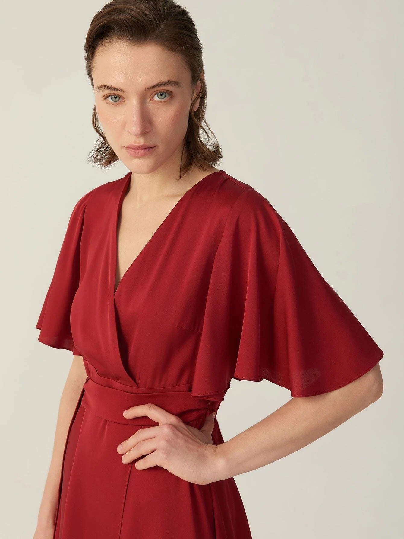 V-Ausschnitt Seide Grade 6a 22 mm dehnbares Wickelkleid mit kurzen Ärmeln