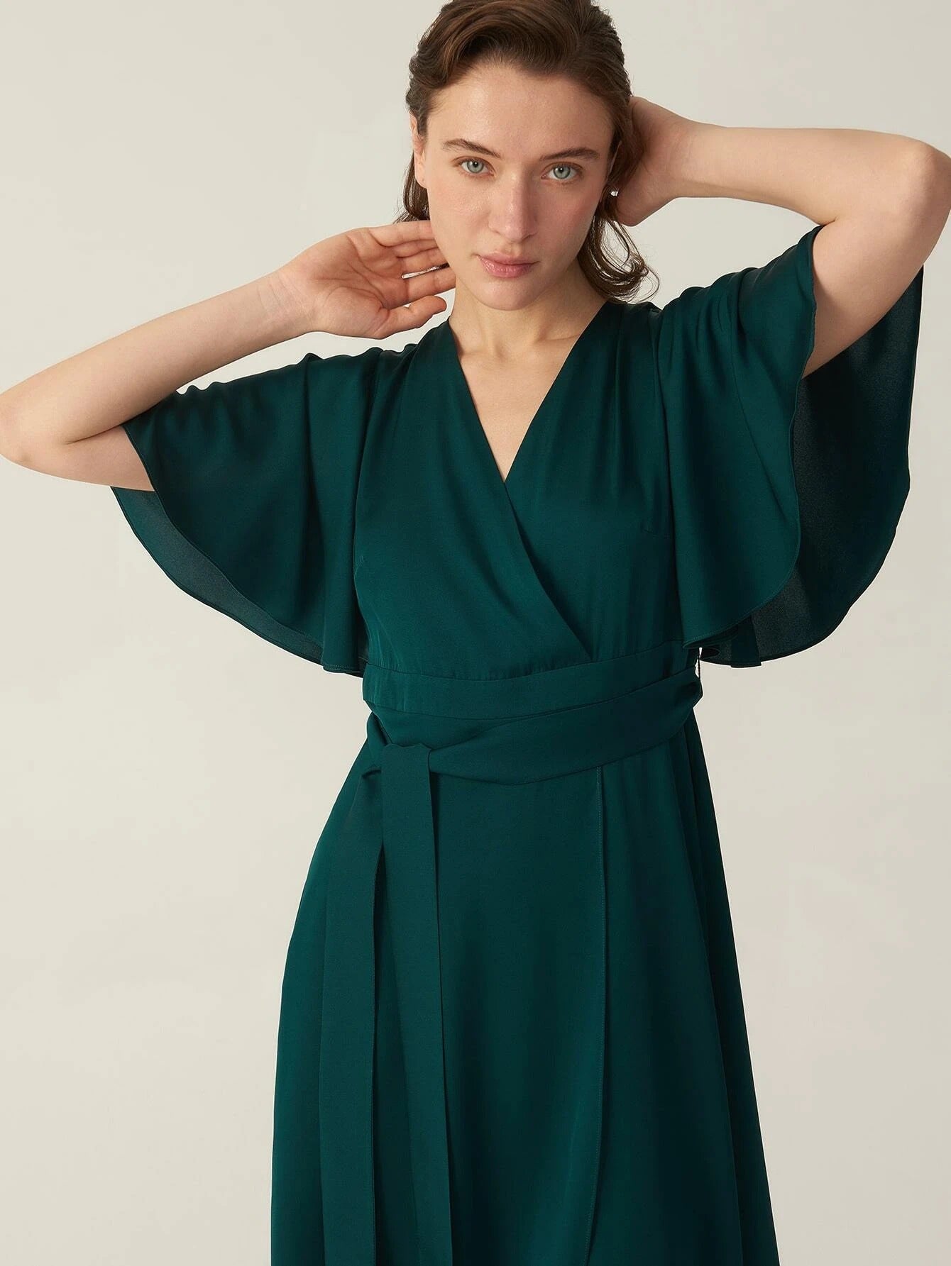 V-Ausschnitt Seide Grade 6a 22 mm dehnbares Wickelkleid mit kurzen Ärmeln