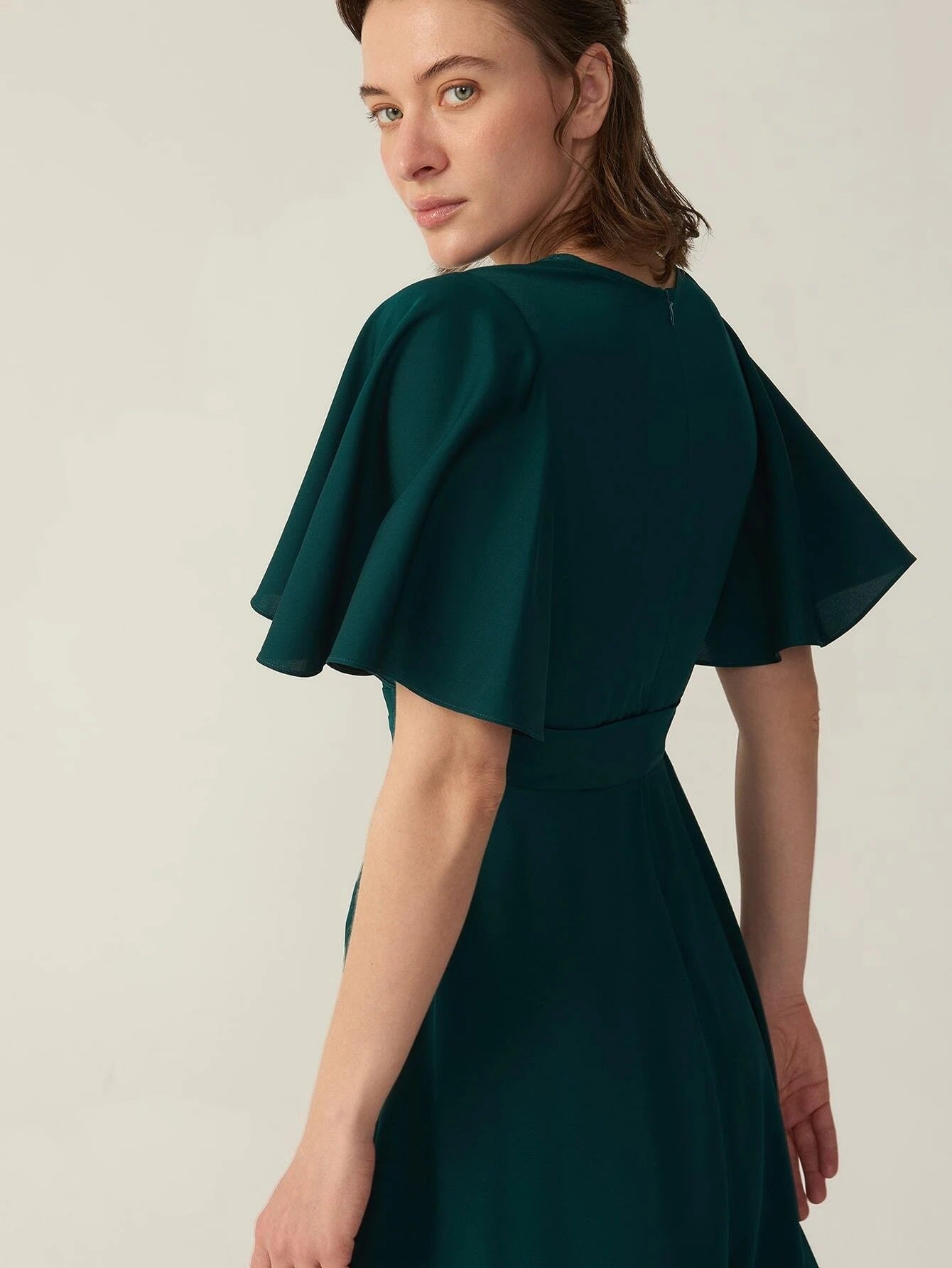 V-Ausschnitt Seide Grade 6a 22 mm dehnbares Wickelkleid mit kurzen Ärmeln
