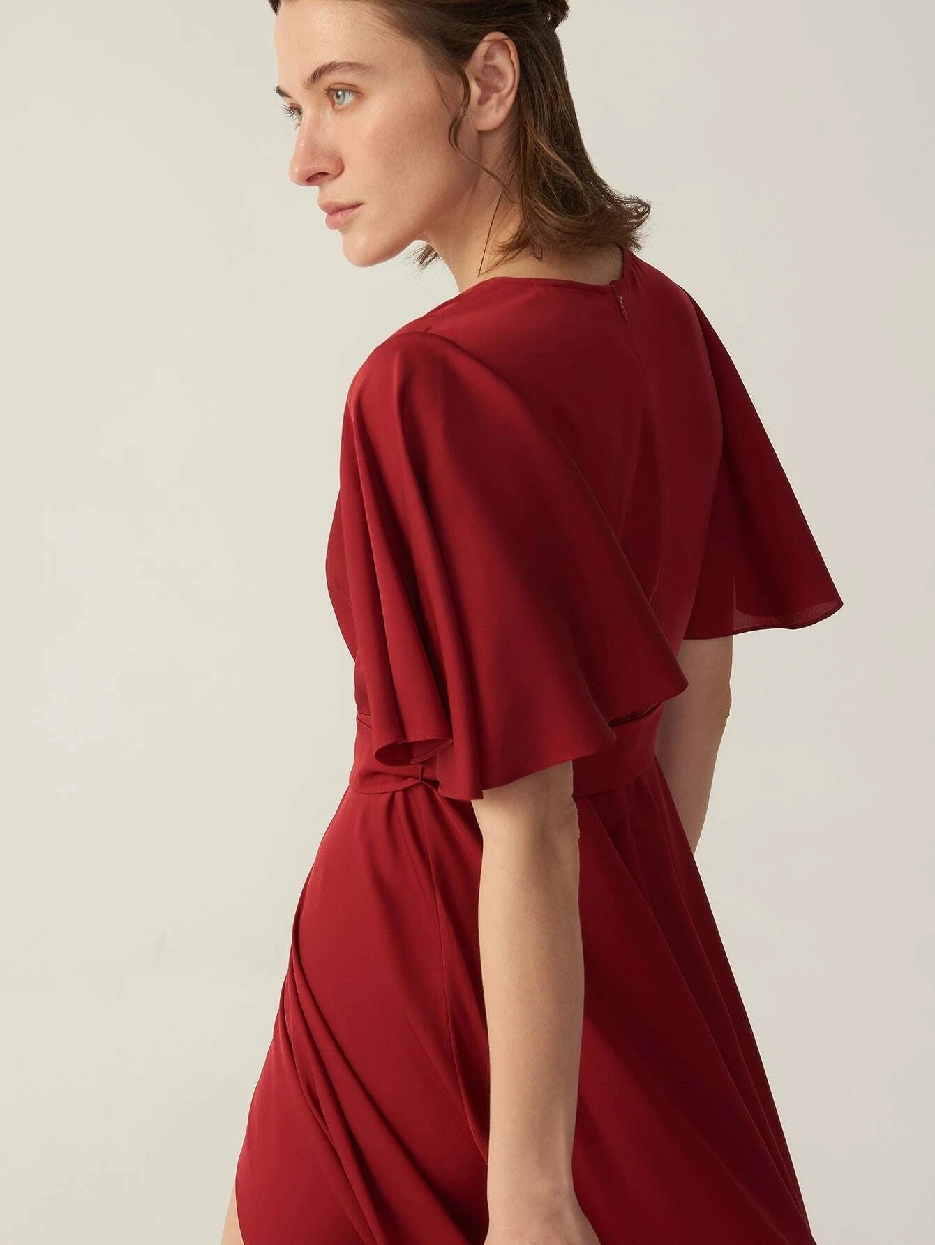 V-Ausschnitt Seide Grade 6a 22 mm dehnbares Wickelkleid mit kurzen Ärmeln